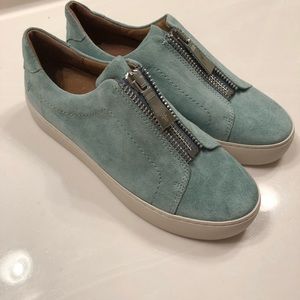 Frye women’s Lena zip low fashion sneaker